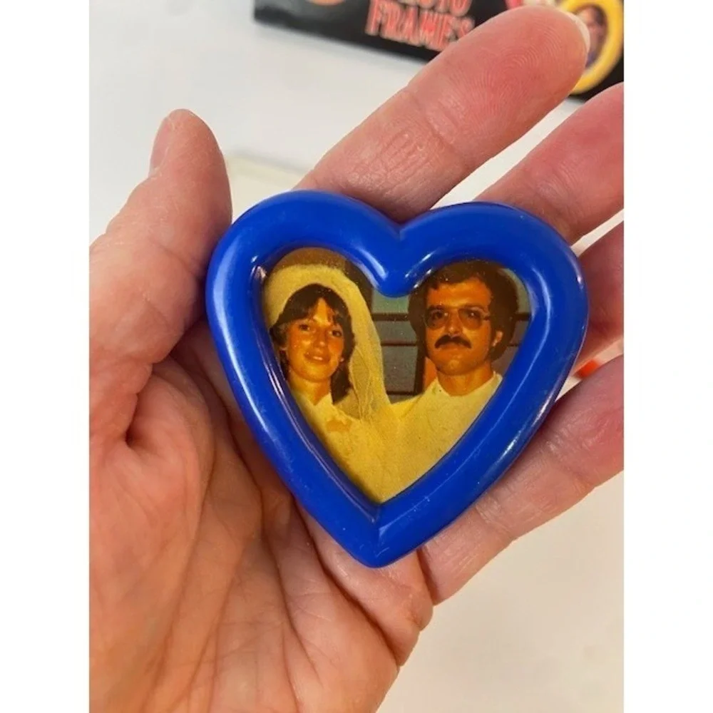 Vintage 1983 WA Stratford Magnetic Photo Frames Set of 4 Heart Oval Retro Decor